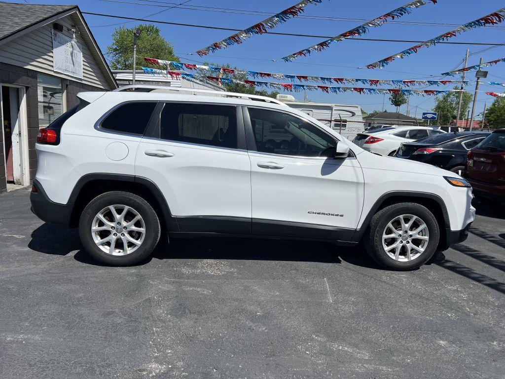 photo of 2017 JEEP CHEROKEE LATITUDE