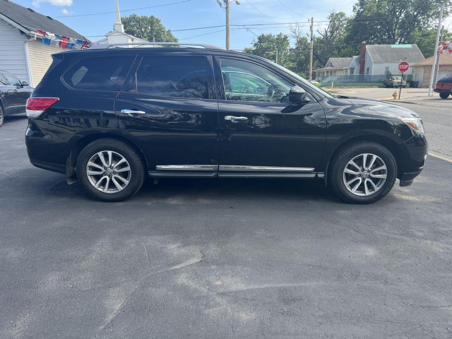 2014 BLACK NISSAN PATHFINDER S (5N1AR2MM6EC) with an 3.5L engine, Continuously Variable transmission, located at 1056 E Riverside Dr, Evansville, IN, 47714, (812) 423-7026, 37.953491, -87.546654 - Photo#0