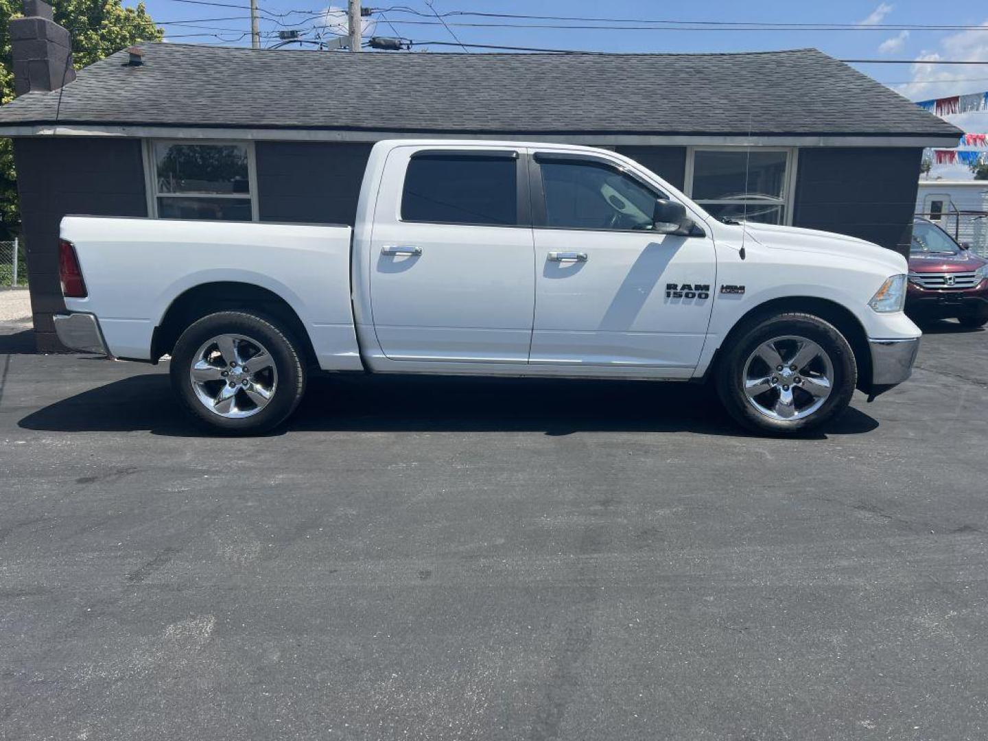 2015 WHITE RAM 1500 SLT (1C6RR6LT3FS) with an 5.7L engine, Automatic transmission, located at 1056 E Riverside Dr, Evansville, IN, 47714, (812) 423-7026, 37.953491, -87.546654 - Photo#0