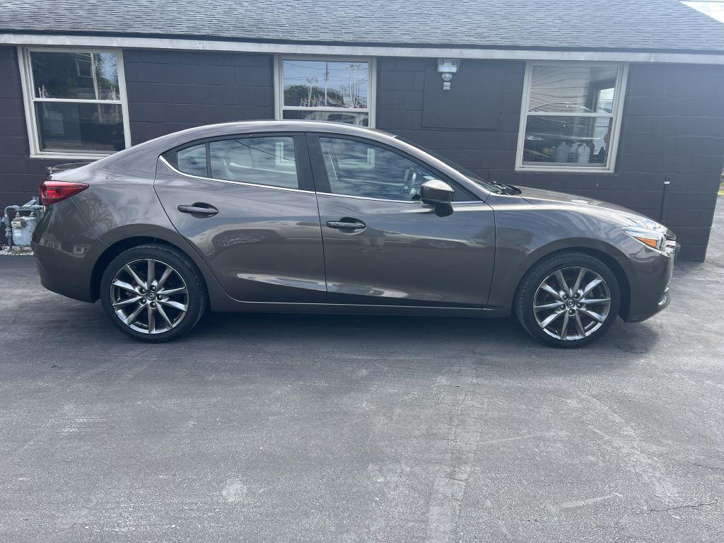 photo of 2018 MAZDA 3 TOURING