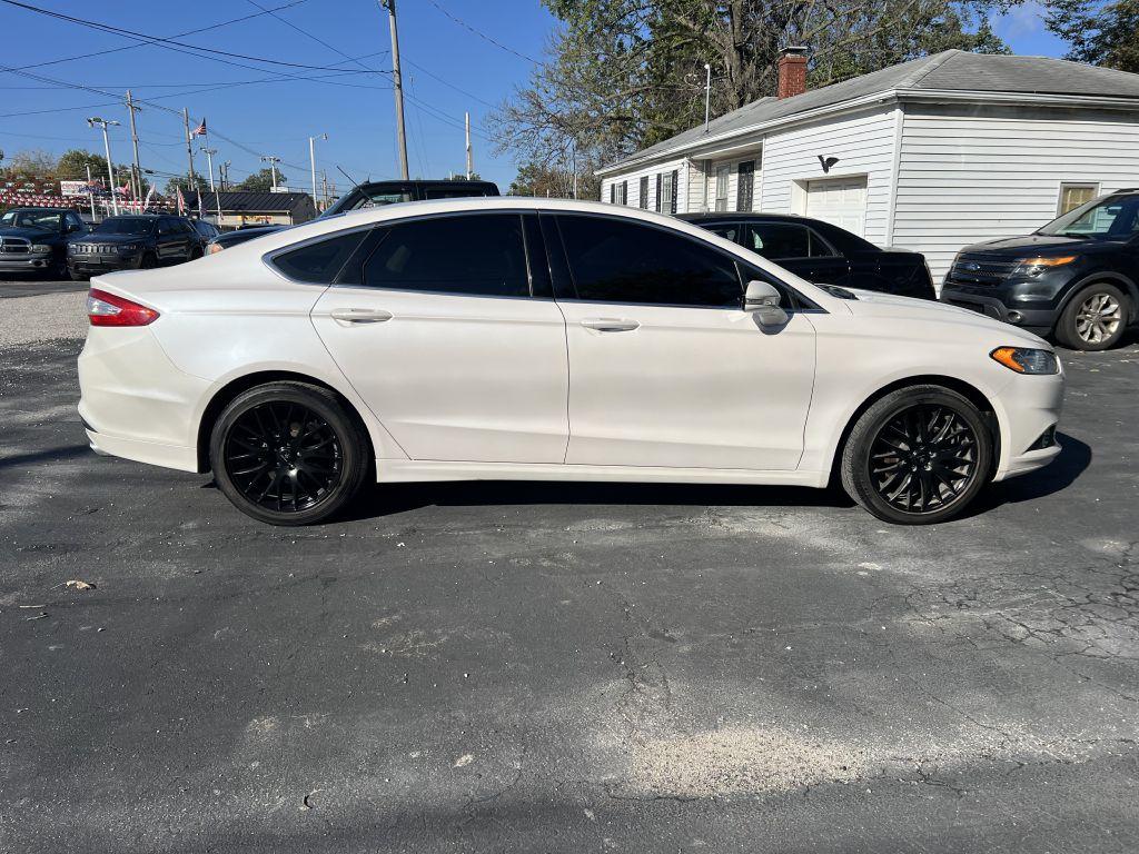 photo of 2014 FORD FUSION SE