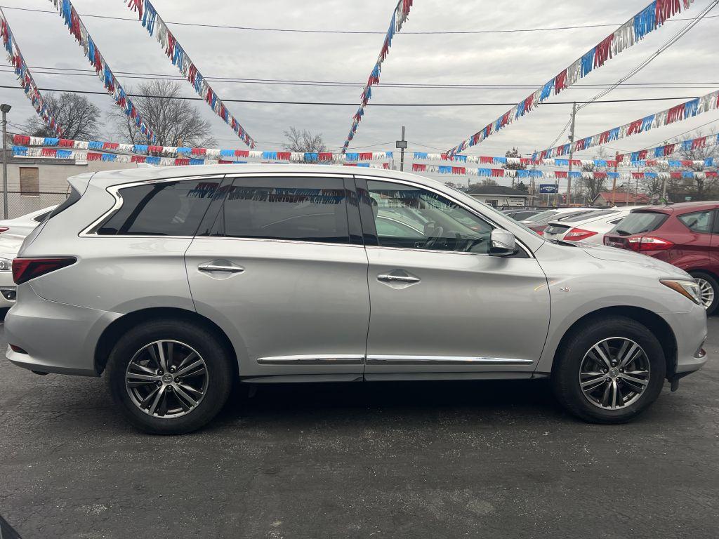 photo of 2018 INFINITI QX60 
