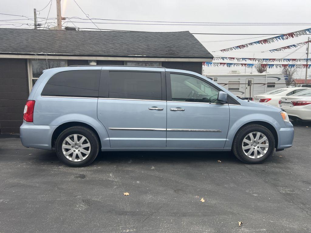 photo of 2016 CHRYSLER TOWN  and  COUNTRY TOURING