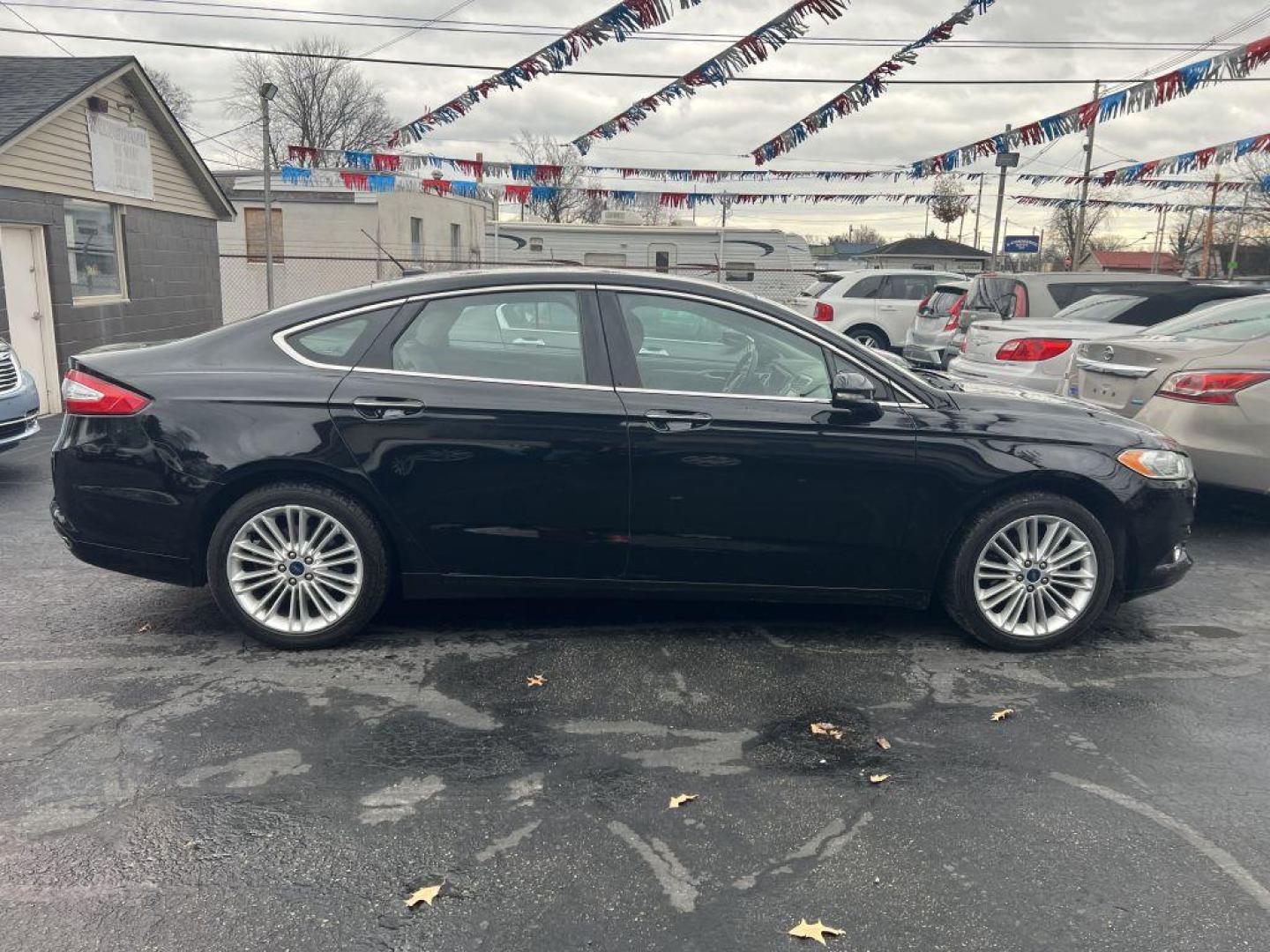 2016 BLACK FORD FUSION SE (3FA6P0H90GR) with an 2.0L engine, Automatic transmission, located at 1056 E Riverside Dr, Evansville, IN, 47714, (812) 423-7026, 37.953491, -87.546654 - Photo#0