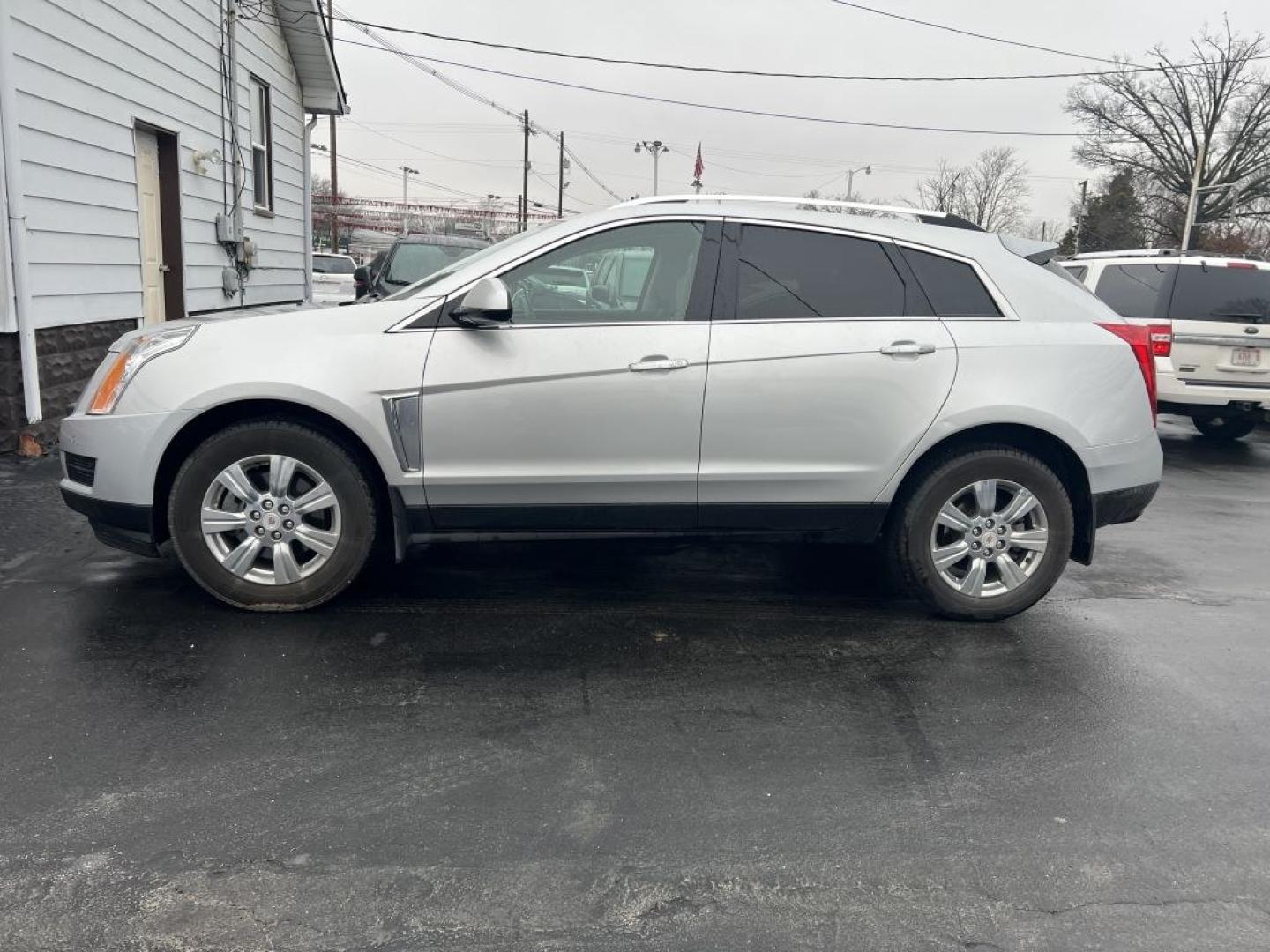 2015 SILVER CADILLAC SRX LUXURY COLLECTI (3GYFNBE38FS) with an 3.6L engine, Automatic transmission, located at 1056 E Riverside Dr, Evansville, IN, 47714, (812) 423-7026, 37.953491, -87.546654- Photo#0