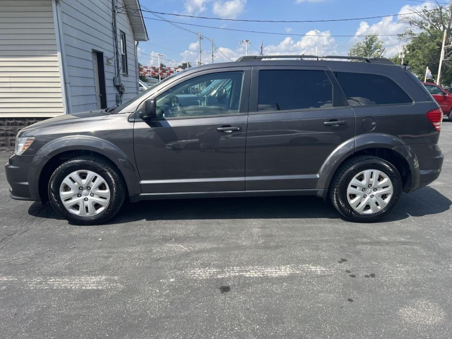 2018 GRAY DODGE JOURNEY SE (3C4PDCAB1JT) with an 2.4L engine, Automatic transmission, located at 1056 E Riverside Dr, Evansville, IN, 47714, (812) 423-7026, 37.953491, -87.546654- Photo#0