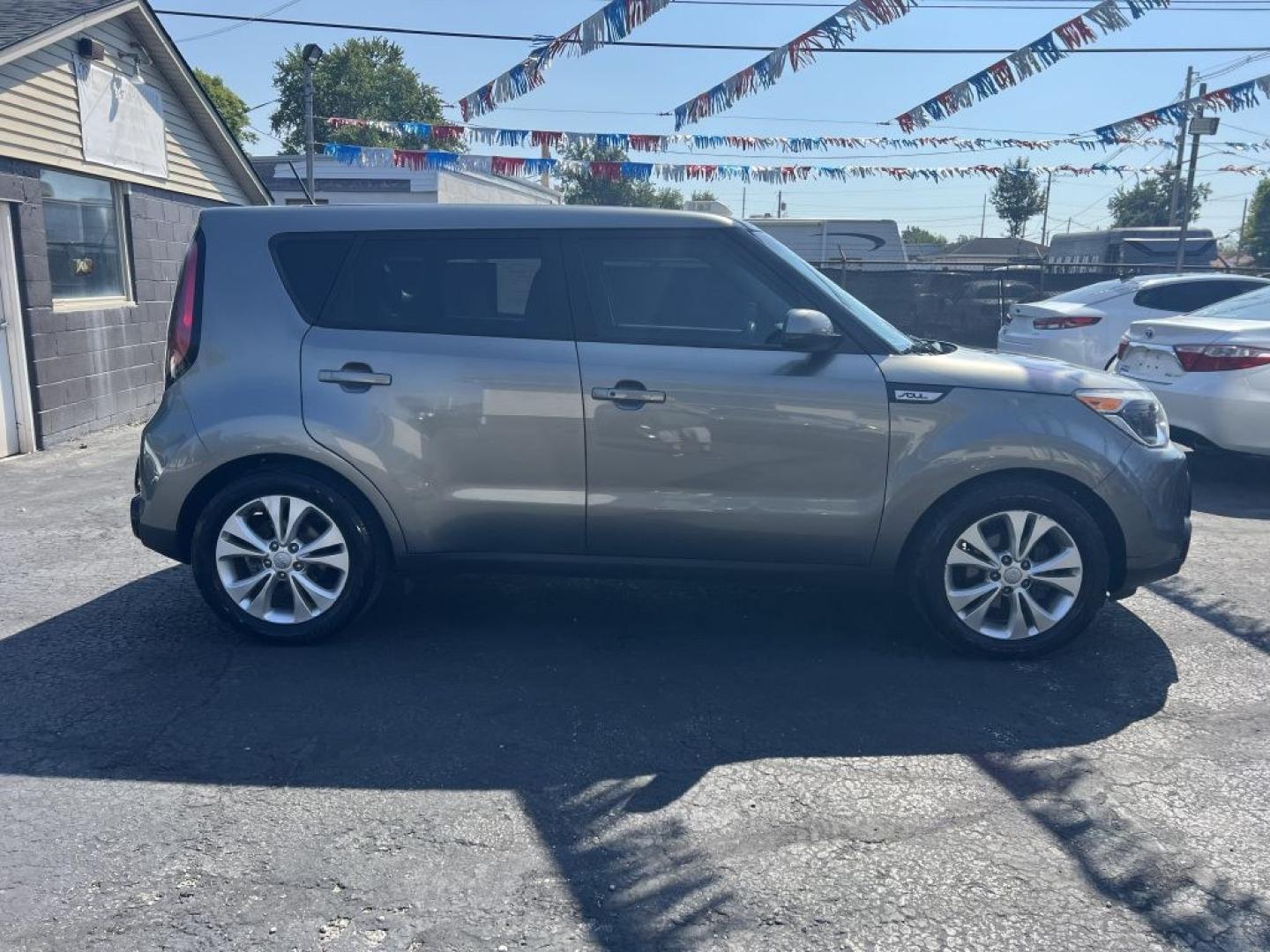 2016 GRAY KIA SOUL + (KNDJP3A5XG7) with an 2.0L engine, Automatic transmission, located at 1056 E Riverside Dr, Evansville, IN, 47714, (812) 423-7026, 37.953491, -87.546654- Photo#0