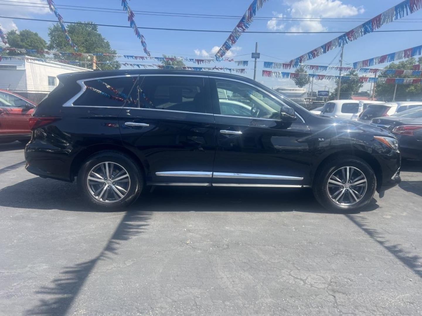 2018 BLACK INFINITI QX60 (5N1DL0MM7JC) with an 3.5L engine, Continuously Variable transmission, located at 1056 E Riverside Dr, Evansville, IN, 47714, (812) 423-7026, 37.953491, -87.546654- Photo#0
