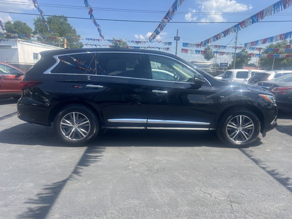 photo of 2018 INFINITI QX60 
