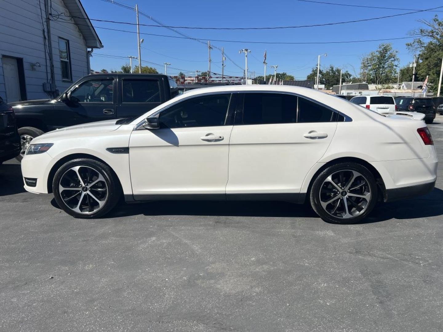 2015 WHITE FORD TAURUS SHO (1FAHP2KT7FG) with an 3.5L engine, Automatic transmission, located at 1056 E Riverside Dr, Evansville, IN, 47714, (812) 423-7026, 37.953491, -87.546654- Photo#0