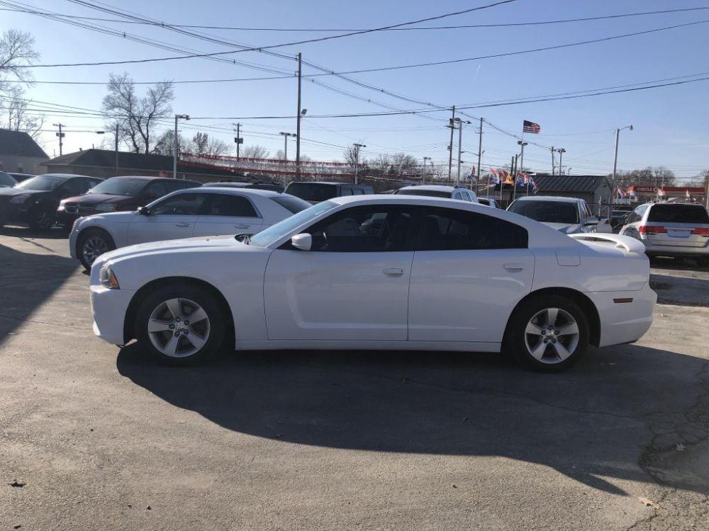 2011 WHITE DODGE CHARGER (2B3CL3CG2BH) with an 3.6L engine, Automatic transmission, located at 1056 E Riverside Dr, Evansville, IN, 47714, (812) 423-7026, 0.000000, 0.000000 - Photo #0