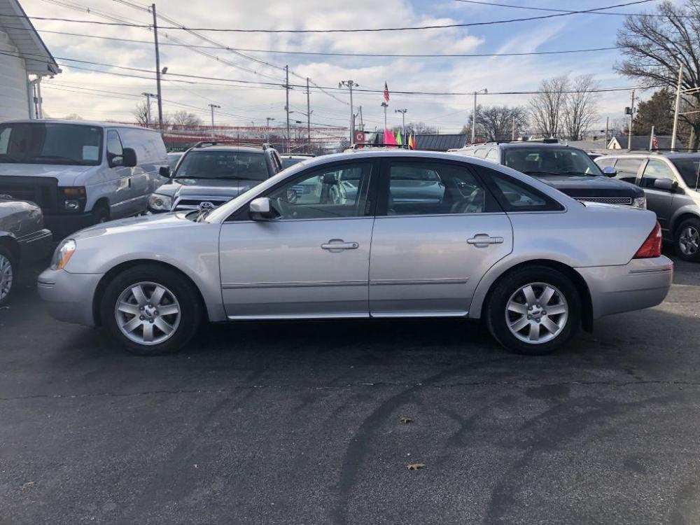2005 SILVER FORD FIVE HUNDRED SEL (1FAHP24155G) with an 3.0L engine, Automatic transmission, located at 1056 E Riverside Dr, Evansville, IN, 47714, (812) 423-7026, 0.000000, 0.000000 - Photo #0