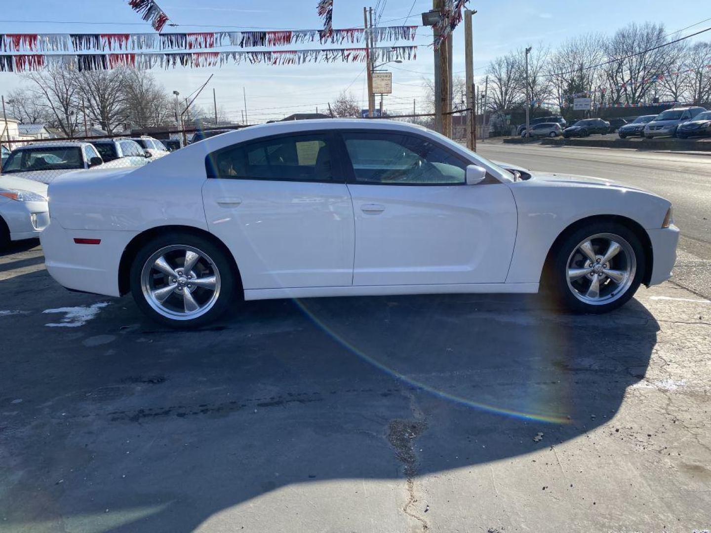 2013 WHITE DODGE CHARGER SE (2C3CDXBG7DH) with an 3.6L engine, Automatic transmission, located at 1056 E Riverside Dr, Evansville, IN, 47714, (812) 423-7026, 37.953491, -87.546654 - Photo#0