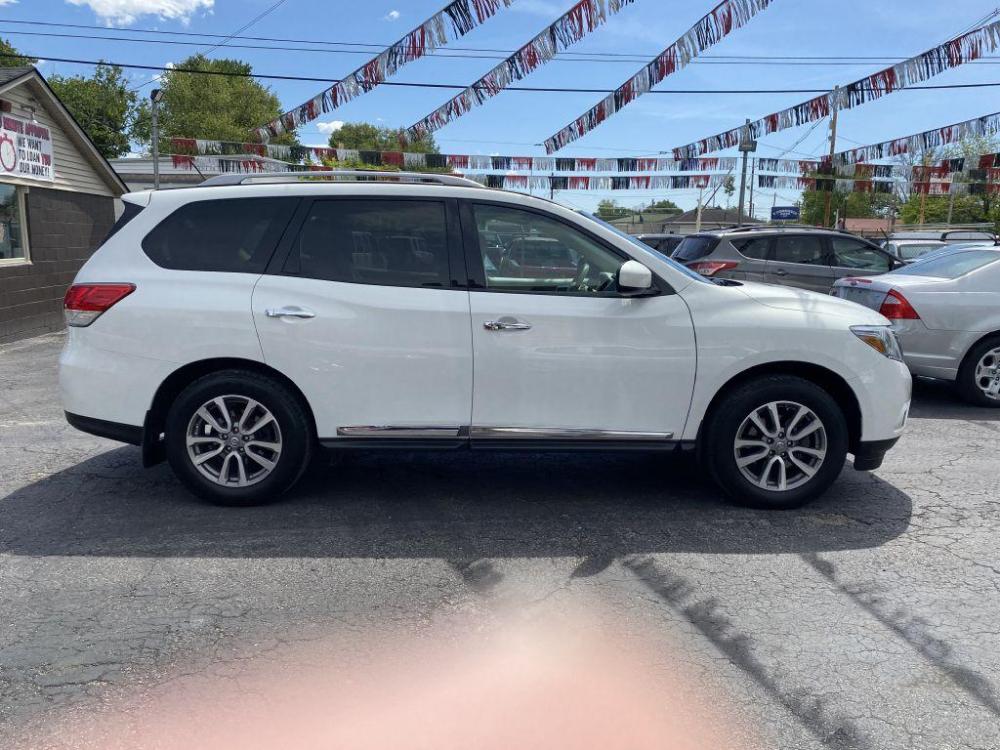 2014 WHITE NISSAN PATHFINDER S (5N1AR2MM7EC) with an 3.5L engine, Continuously Variable transmission, located at 1056 E Riverside Dr, Evansville, IN, 47714, (812) 423-7026, 0.000000, 0.000000 - Photo #0