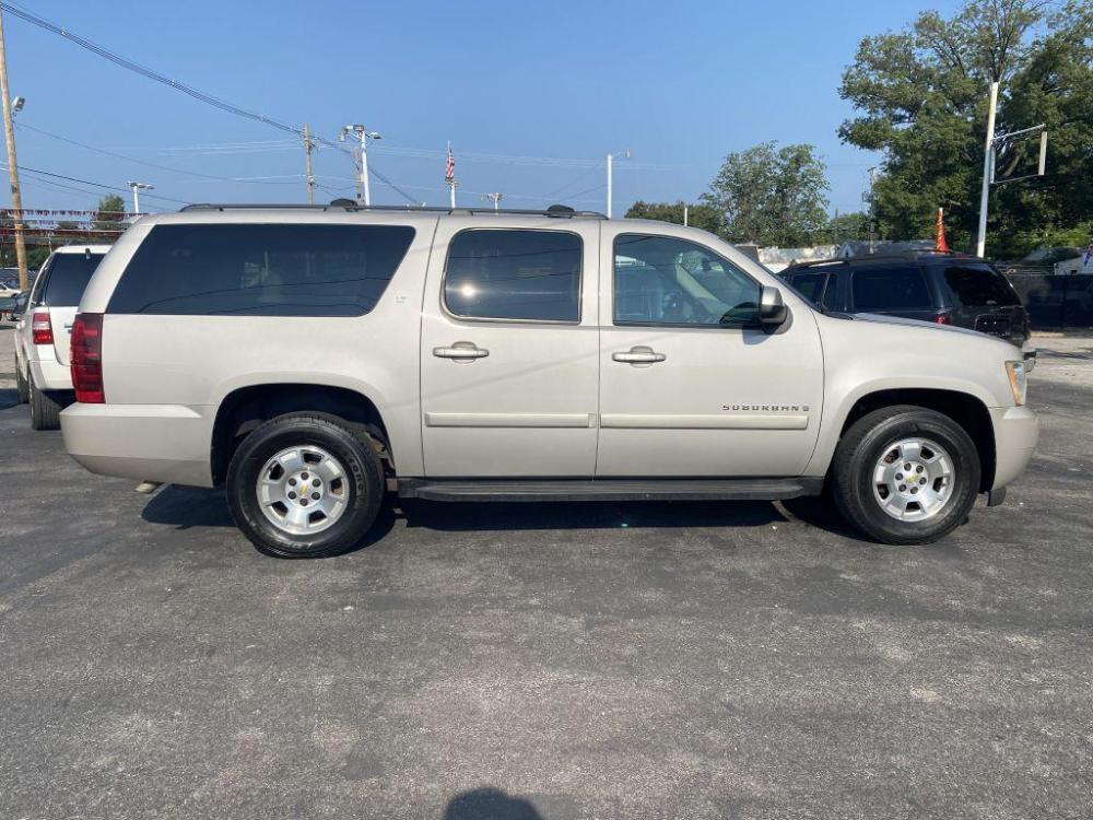 2009 SILVER CHEVROLET SUBURBAN 1500 LT (1GNFC26J59J) with an 5.3L engine, Automatic transmission, located at 1056 E Riverside Dr, Evansville, IN, 47714, (812) 423-7026, 0.000000, 0.000000 - Photo #0