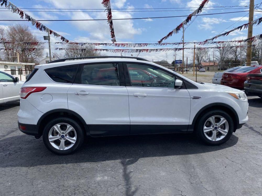 2014 WHITE FORD ESCAPE SE (1FMCU9G94EU) with an 2.0L engine, Automatic transmission, located at 1056 E Riverside Dr, Evansville, IN, 47714, (812) 423-7026, 0.000000, 0.000000 - Photo #0