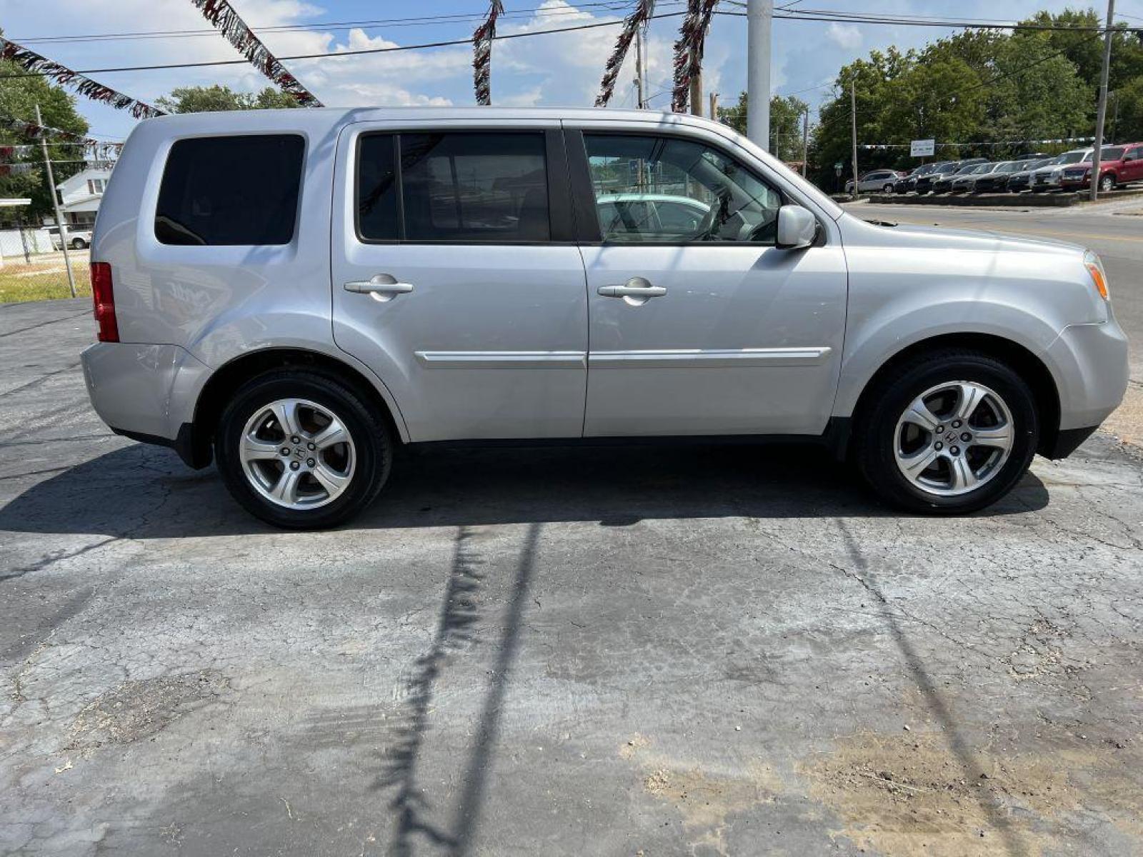2014 SILVER HONDA PILOT EX (5FNYF4H43EB) with an 3.5L engine, Automatic transmission, located at 1056 E Riverside Dr, Evansville, IN, 47714, (812) 423-7026, 37.953491, -87.546654 - Photo #0