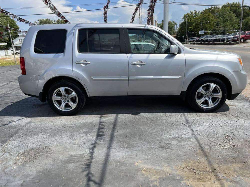 2014 SILVER HONDA PILOT EX (5FNYF4H43EB) with an 3.5L engine, Automatic transmission, located at 1056 E Riverside Dr, Evansville, IN, 47714, (812) 423-7026, 0.000000, 0.000000 - Photo #0