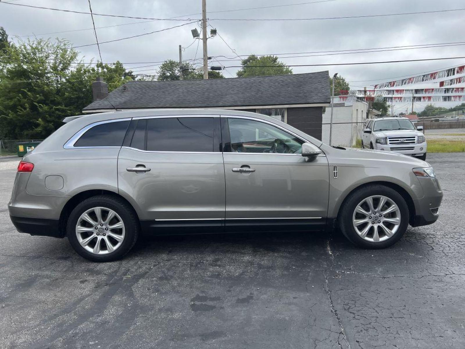 2015 GRAY LINCOLN MKT (2LMHJ5AT0FB) with an 3.5L engine, Automatic transmission, located at 1056 E Riverside Dr, Evansville, IN, 47714, (812) 423-7026, 37.953491, -87.546654 - Photo #0