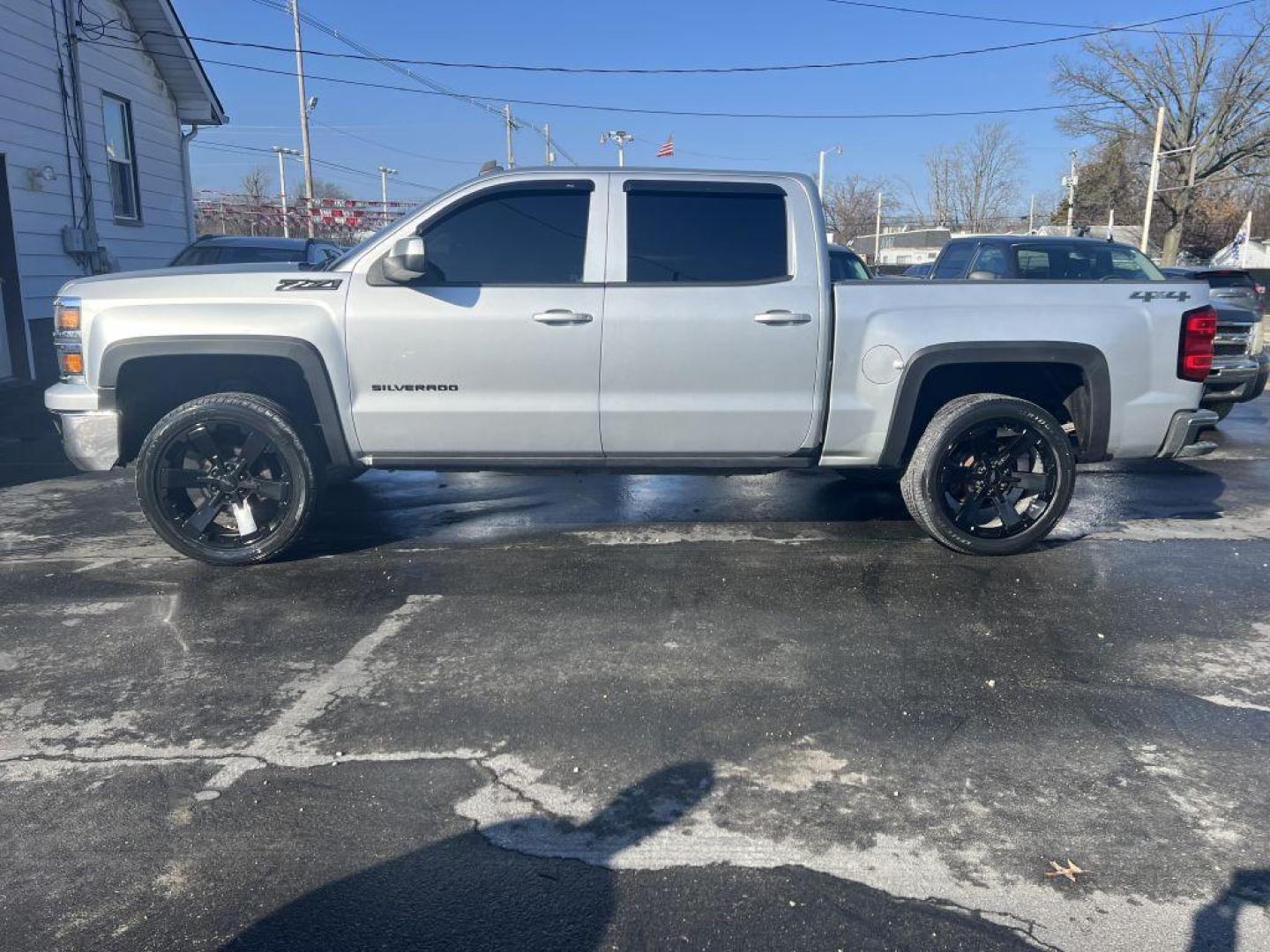 2014 SILVER CHEVROLET SILVERADO 1500 LT (3GCUKREC8EG) with an 5.3L engine, Automatic transmission, located at 1056 E Riverside Dr, Evansville, IN, 47714, (812) 423-7026, 37.953491, -87.546654 - Photo#0