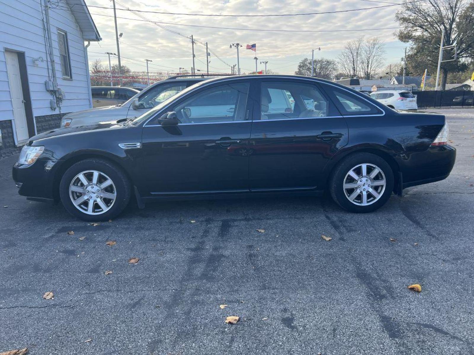 2008 BLACK FORD TAURUS SEL (1FAHP24W98G) with an 3.5L engine, Automatic transmission, located at 1056 E Riverside Dr, Evansville, IN, 47714, (812) 423-7026, 37.953491, -87.546654 - Photo #0