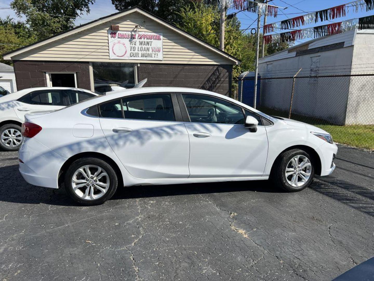 2019 WHITE CHEVROLET CRUZE LT (1G1BE5SM1K7) with an 1.4L engine, Automatic transmission, located at 1056 E Riverside Dr, Evansville, IN, 47714, (812) 423-7026, 37.953491, -87.546654 - Photo#0