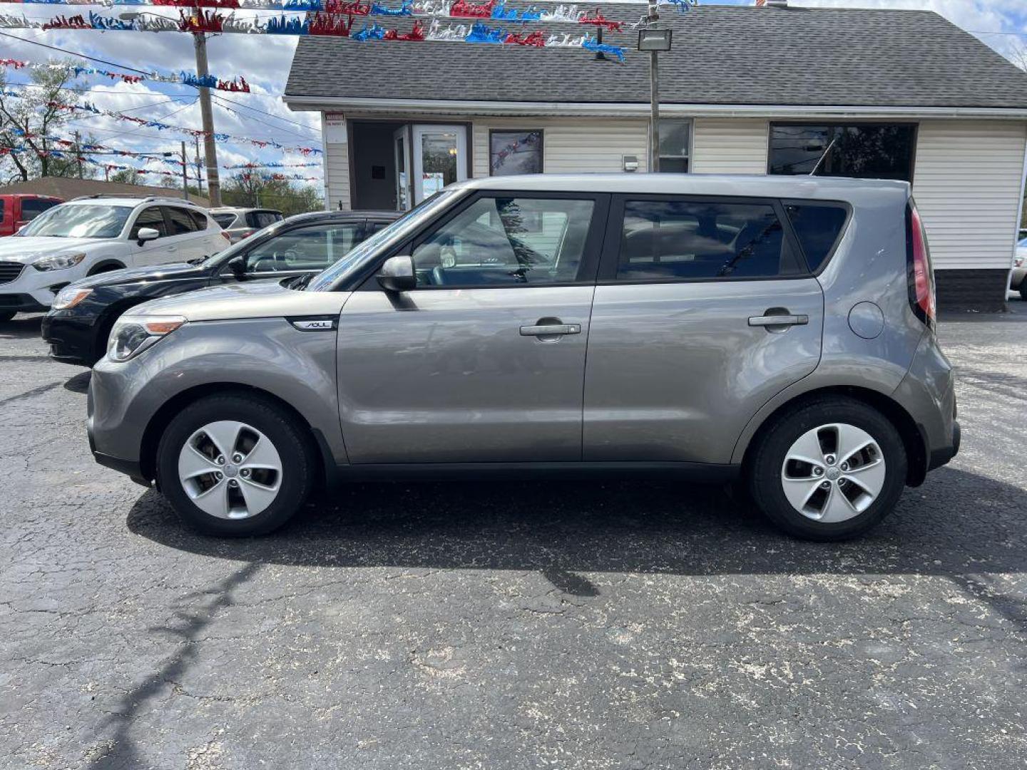 2015 GRAY KIA SOUL (KNDJN2A22F7) with an 1.6L engine, Automatic transmission, located at 1056 E Riverside Dr, Evansville, IN, 47714, (812) 423-7026, 37.953491, -87.546654 - Photo#0
