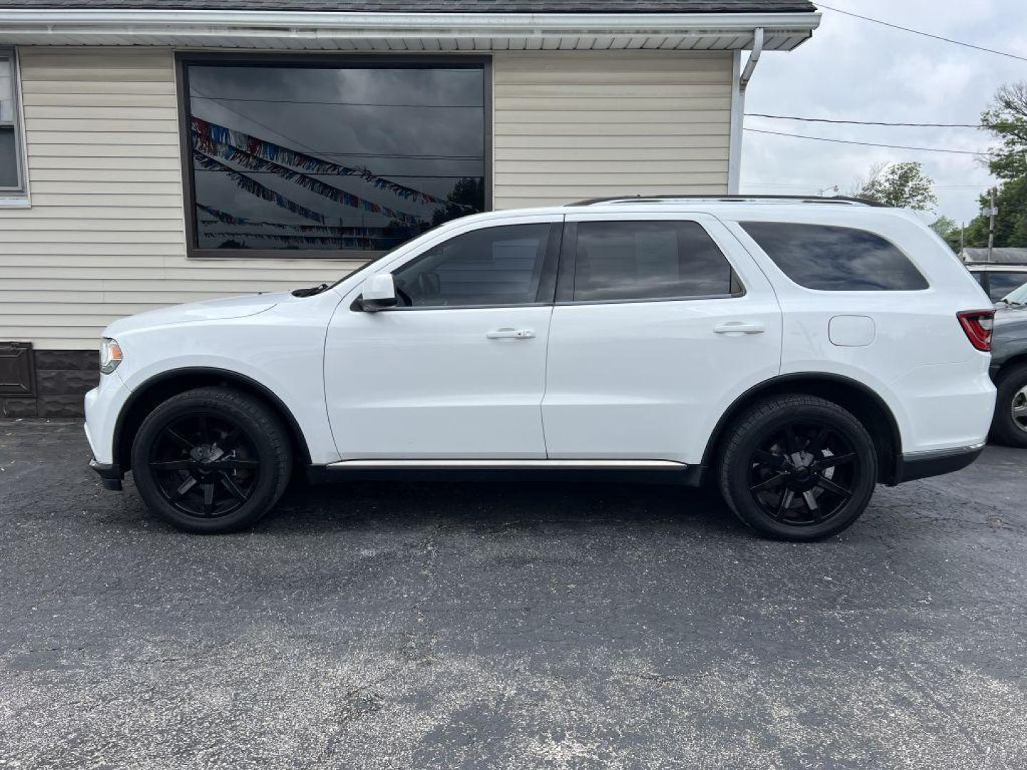 2014 WHITE DODGE DURANGO SXT (1C4RDJAG6EC) with an 3.6L engine, Automatic transmission, located at 1056 E Riverside Dr, Evansville, IN, 47714, (812) 423-7026, 37.953491, -87.546654 - Photo#0