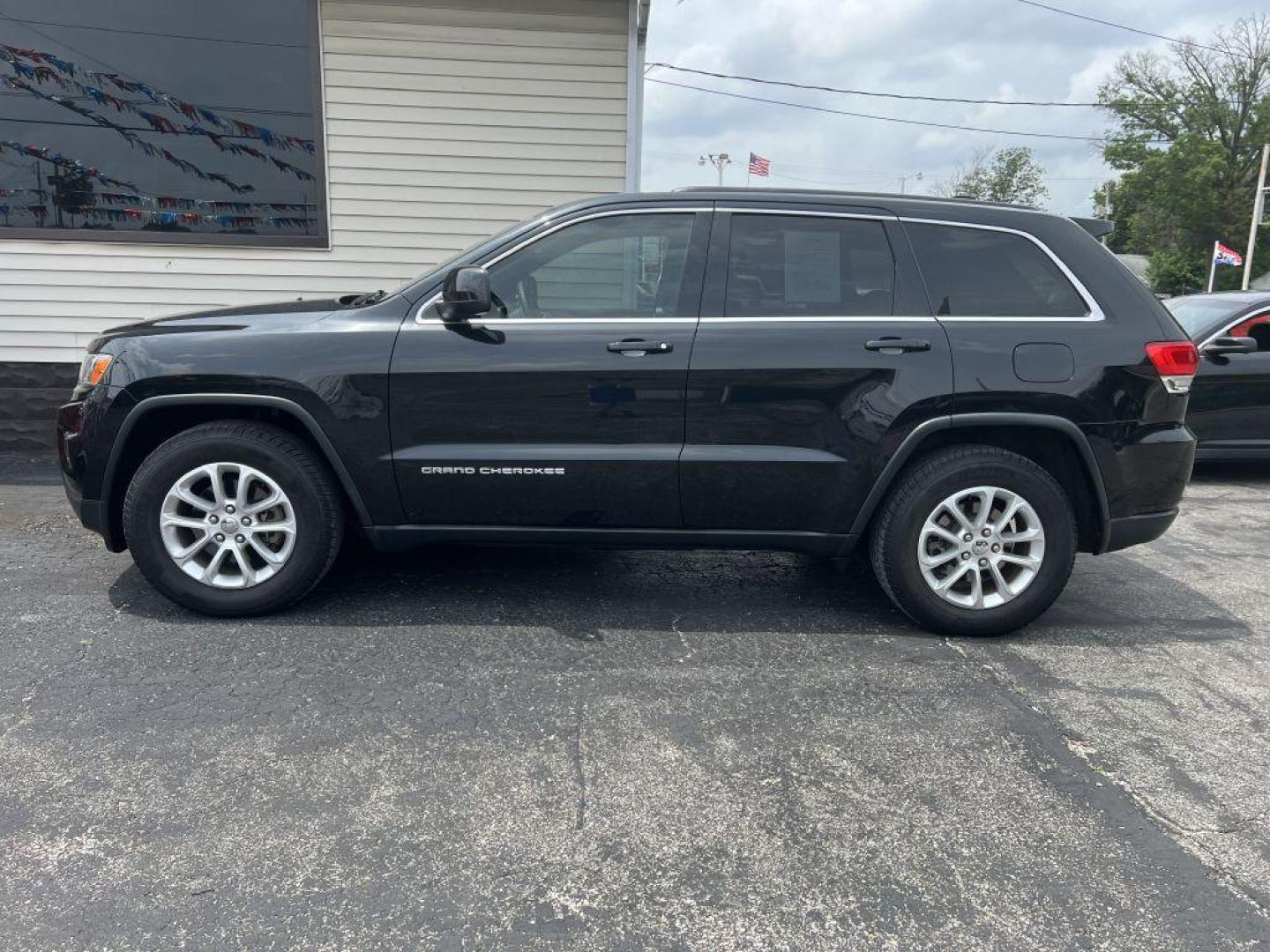 2014 BLACK JEEP GRAND CHEROKEE LAREDO (1C4RJEAG3EC) with an 3.6L engine, Automatic transmission, located at 1056 E Riverside Dr, Evansville, IN, 47714, (812) 423-7026, 37.953491, -87.546654 - Photo#0