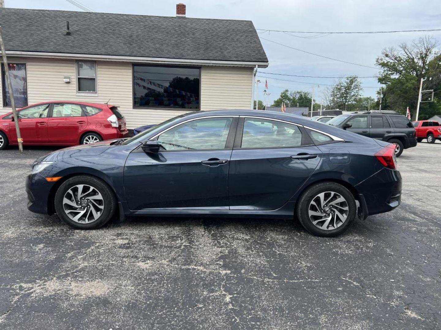 2017 GRAY HONDA CIVIC EX (19XFC2F74HE) with an 2.0L engine, Continuously Variable transmission, located at 1056 E Riverside Dr, Evansville, IN, 47714, (812) 423-7026, 37.953491, -87.546654 - Photo#0