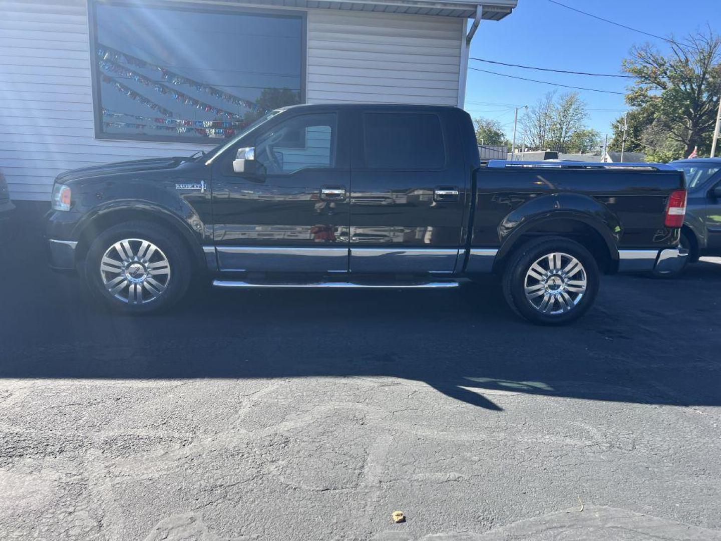 2006 BLACK LINCOLN MARK LT (5LTPW165X6F) with an 5.4L engine, Automatic transmission, located at 1056 E Riverside Dr, Evansville, IN, 47714, (812) 423-7026, 37.953491, -87.546654 - Photo#0