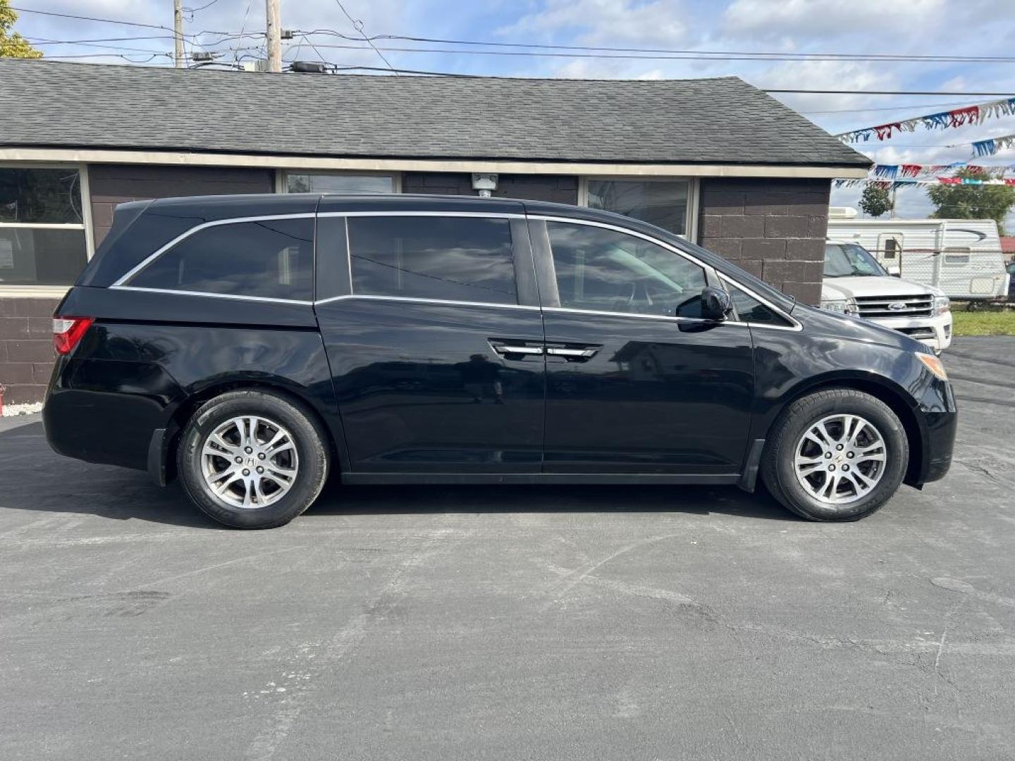 2011 BLACK HONDA ODYSSEY EXL (5FNRL5H6XBB) with an 3.5L engine, Automatic transmission, located at 1056 E Riverside Dr, Evansville, IN, 47714, (812) 423-7026, 37.953491, -87.546654- Photo#0