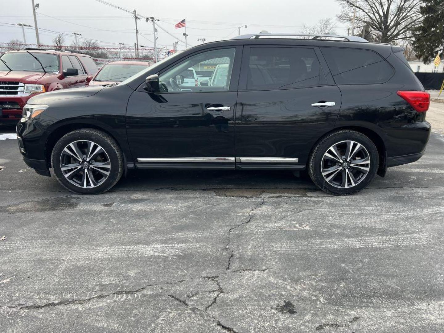 2018 BLACK NISSAN PATHFINDER S (5N1DR2MN2JC) with an 3.5L engine, Continuously Variable transmission, located at 1056 E Riverside Dr, Evansville, IN, 47714, (812) 423-7026, 37.953491, -87.546654 - Photo#0