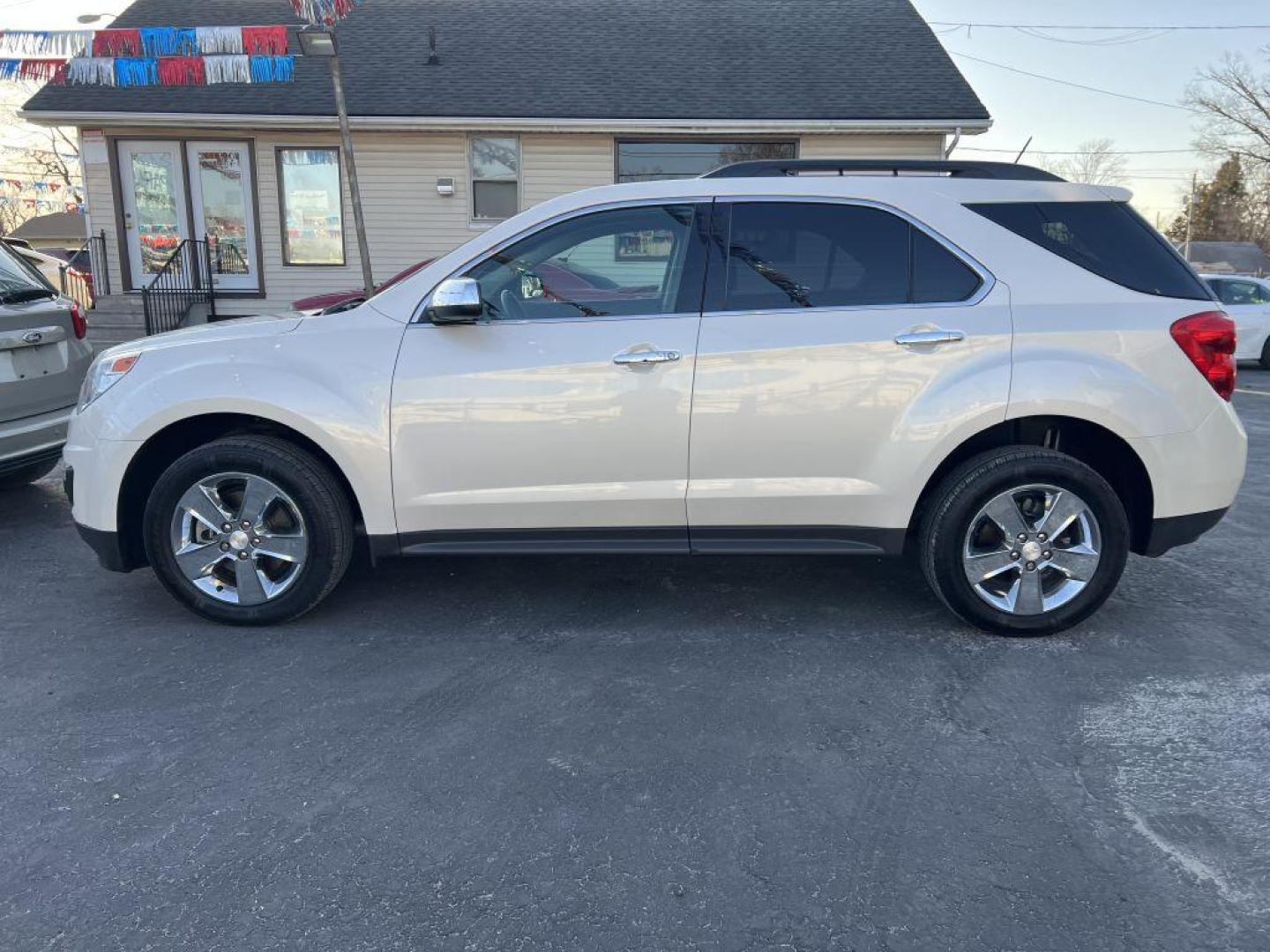 2015 WHITE CHEVROLET EQUINOX LT (1GNFLFEK8FZ) with an 2.4L engine, Automatic transmission, located at 1056 E Riverside Dr, Evansville, IN, 47714, (812) 423-7026, 37.953491, -87.546654 - Photo#0