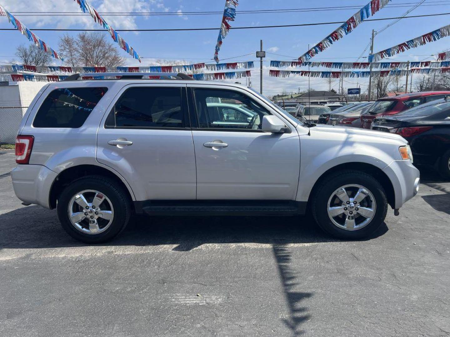 2010 SILVER FORD ESCAPE LIMITED (1FMCU0EG7AK) with an 3.0L engine, Automatic transmission, located at 1056 E Riverside Dr, Evansville, IN, 47714, (812) 423-7026, 37.953491, -87.546654 - Photo#0