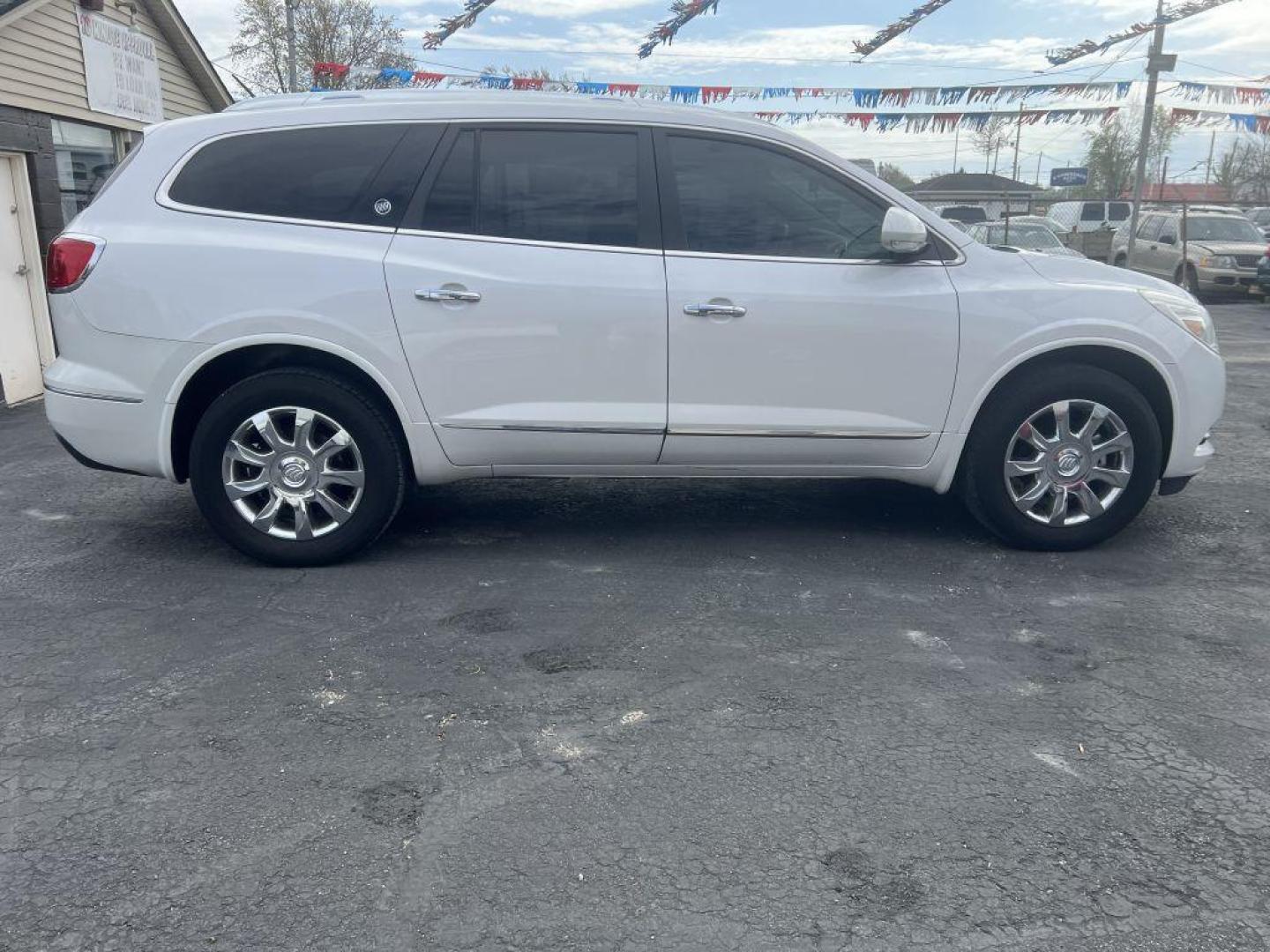 2017 WHITE BUICK ENCLAVE (5GAKVBKD9HJ) with an 3.6L engine, Automatic transmission, located at 1056 E Riverside Dr, Evansville, IN, 47714, (812) 423-7026, 37.953491, -87.546654 - Photo#0